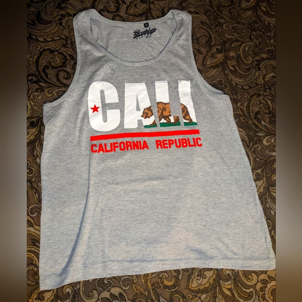 Brooklyn Cloth Walking Bear Tank Top 🩶🤍♥️🤎